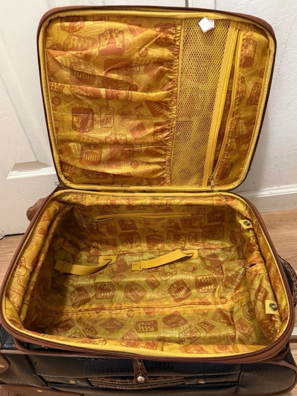 Samantha Brown 20” Luggage 4-wheel Carry-on - Picture 6 of 9